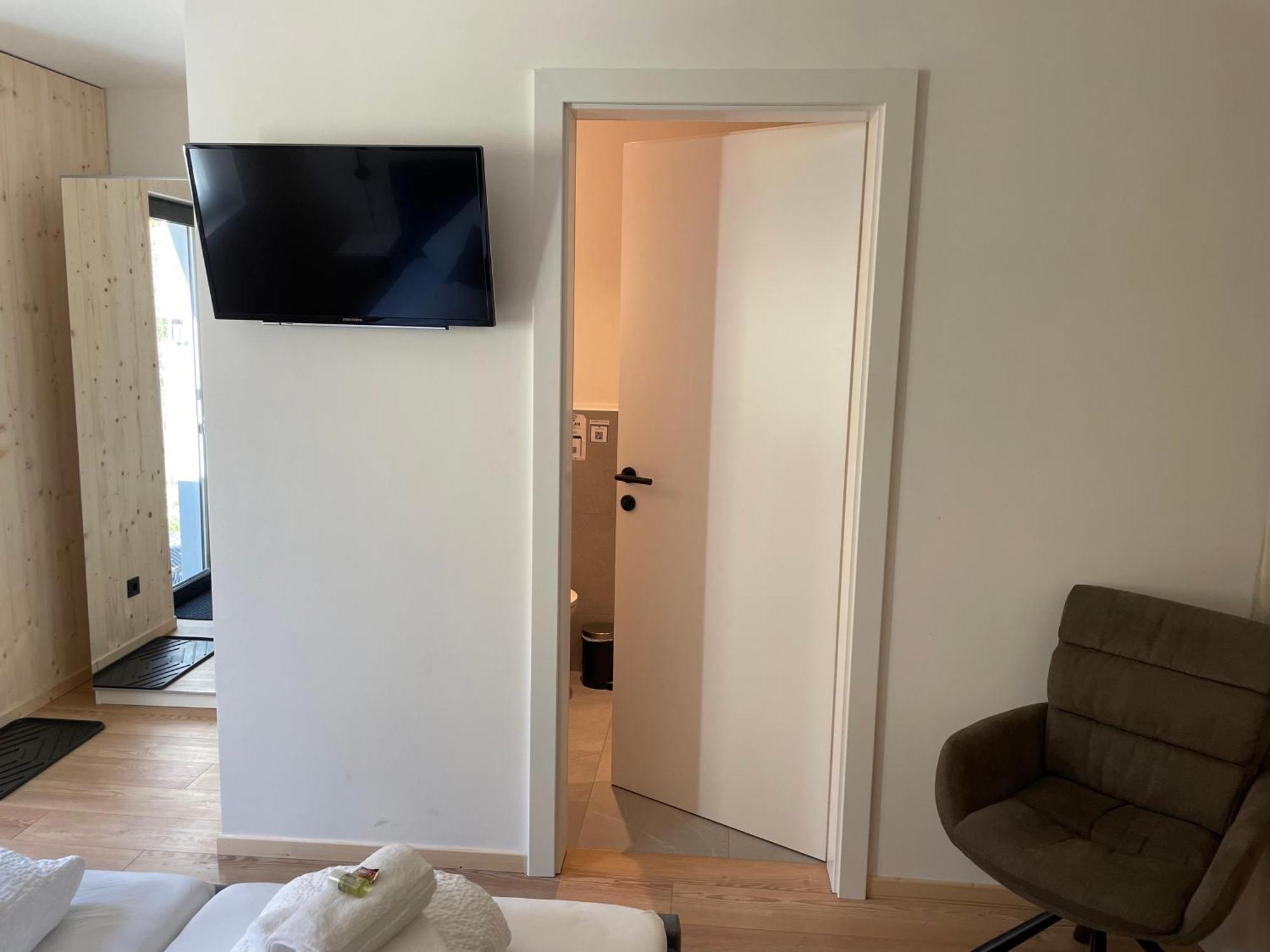 Waldblick - Neubau - Self-check-in - Kein Verkehr - Am Wald - Parkplaetze Vor Tuer - Or Double Apartmán *