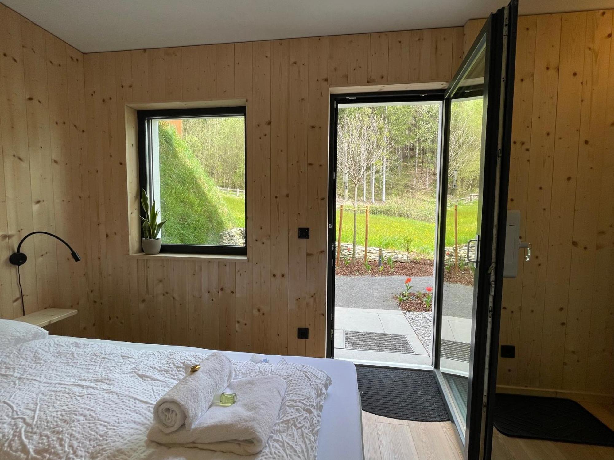 Waldblick - Neubau - Self-check-in - Kein Verkehr - Am Wald - Parkplaetze Vor Tuer - Or Double Apartmán *